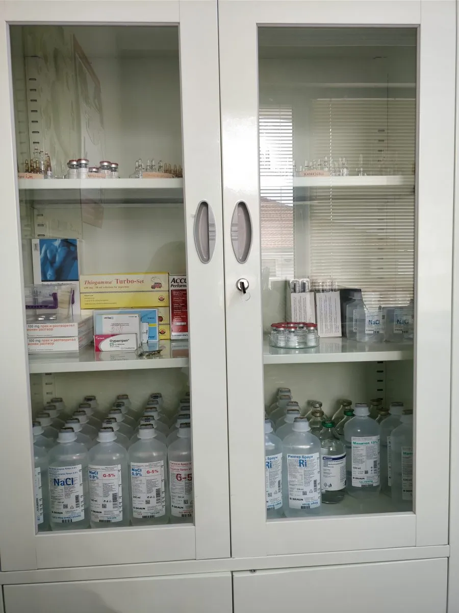 В кабинете врача в клинике Life Hospital
